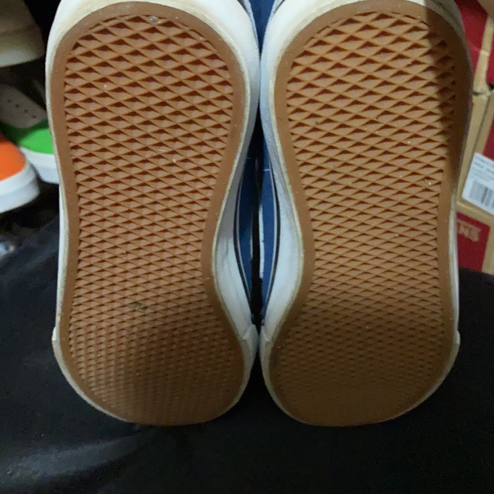 Vans - Picture 3 of 3